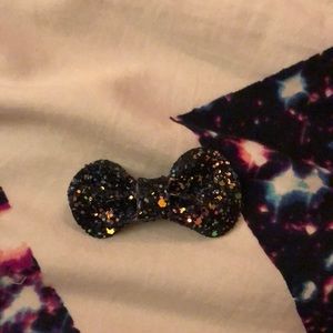 Black sparkly bow hair clip